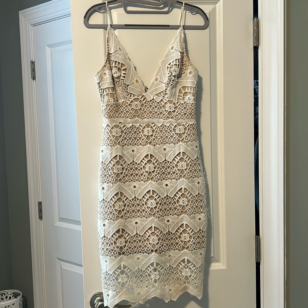 White lace Lulus fitted dress. Size small, worn once.